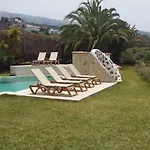Geraeumiges Mit Kaminofen Und Terrasse By Interhome غيا ذي إسورا