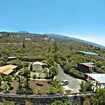 Geraeumiges Mit Kaminofen Und Terrasse By Interhome * غيا ذي إسورا