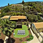 Geraeumiges Mit Kaminofen Und Terrasse By Interhome بيت للعطل
