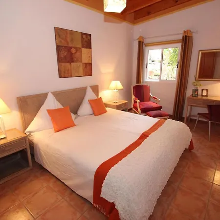 Nyaraló Geraeumiges Mit Kaminofen Und Terrasse By Interhome