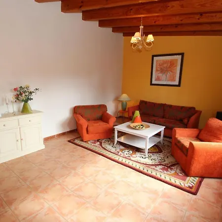 Geraeumiges Mit Kaminofen Und Terrasse By Interhome Guía de Isora