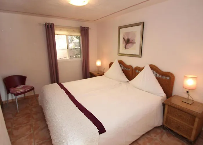 Geraeumiges Mit Kaminofen Und Terrasse By Interhome Guía de Isora