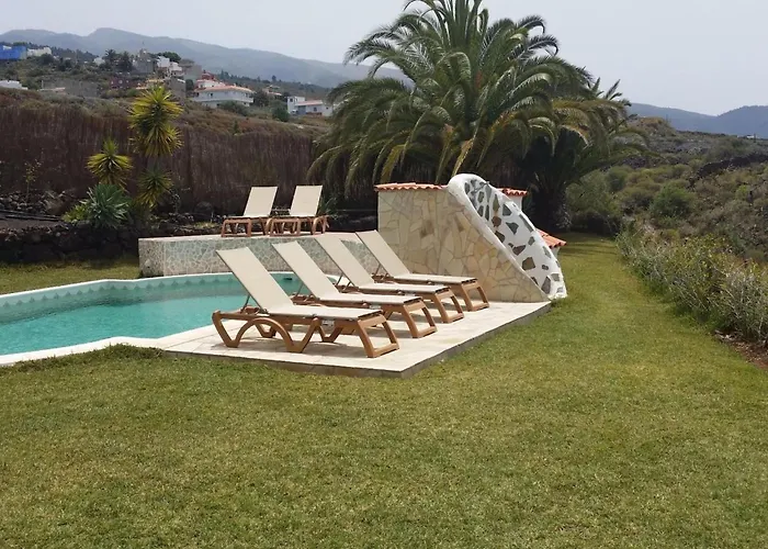 Geraeumiges Mit Kaminofen Und Terrasse By Interhome Guía de Isora