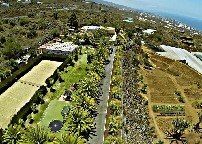 Geraeumiges Mit Kaminofen Und Terrasse By Interhome Guía de Isora