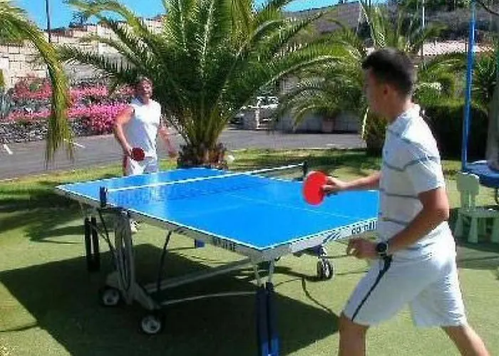 Geraeumiges Mit Kaminofen Und Terrasse By Interhome Nyaraló